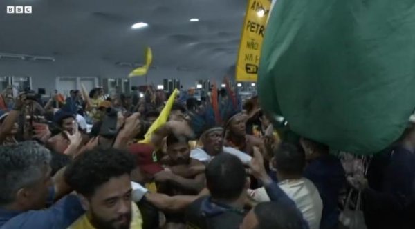 658金融网 COP30峰会上，原住民抗议者与联合国安保人员爆发冲突